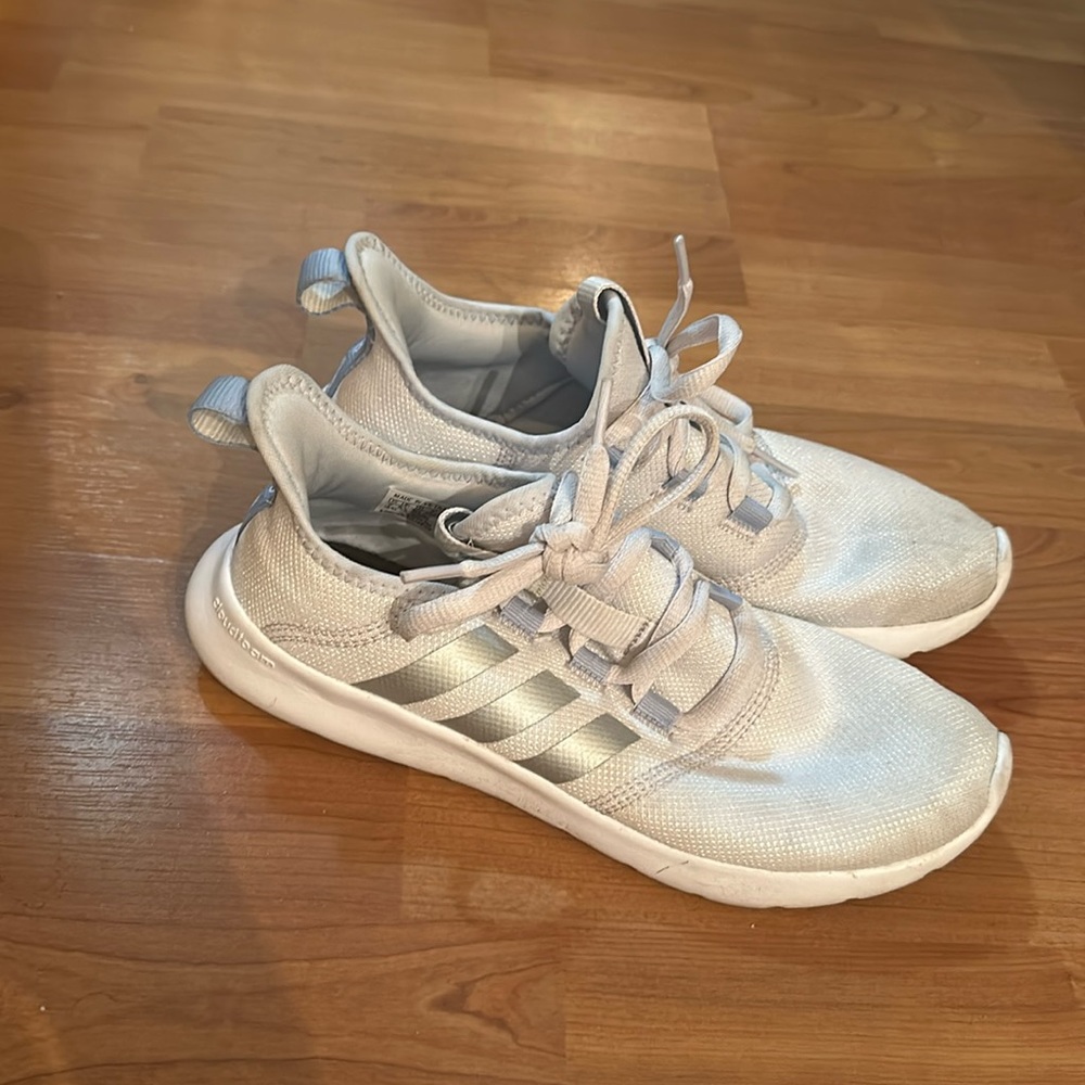 Adidas running shoes women’s size 7. Fair condition
